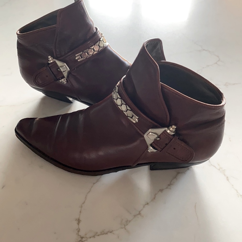 Italian crafted ankle boots!
